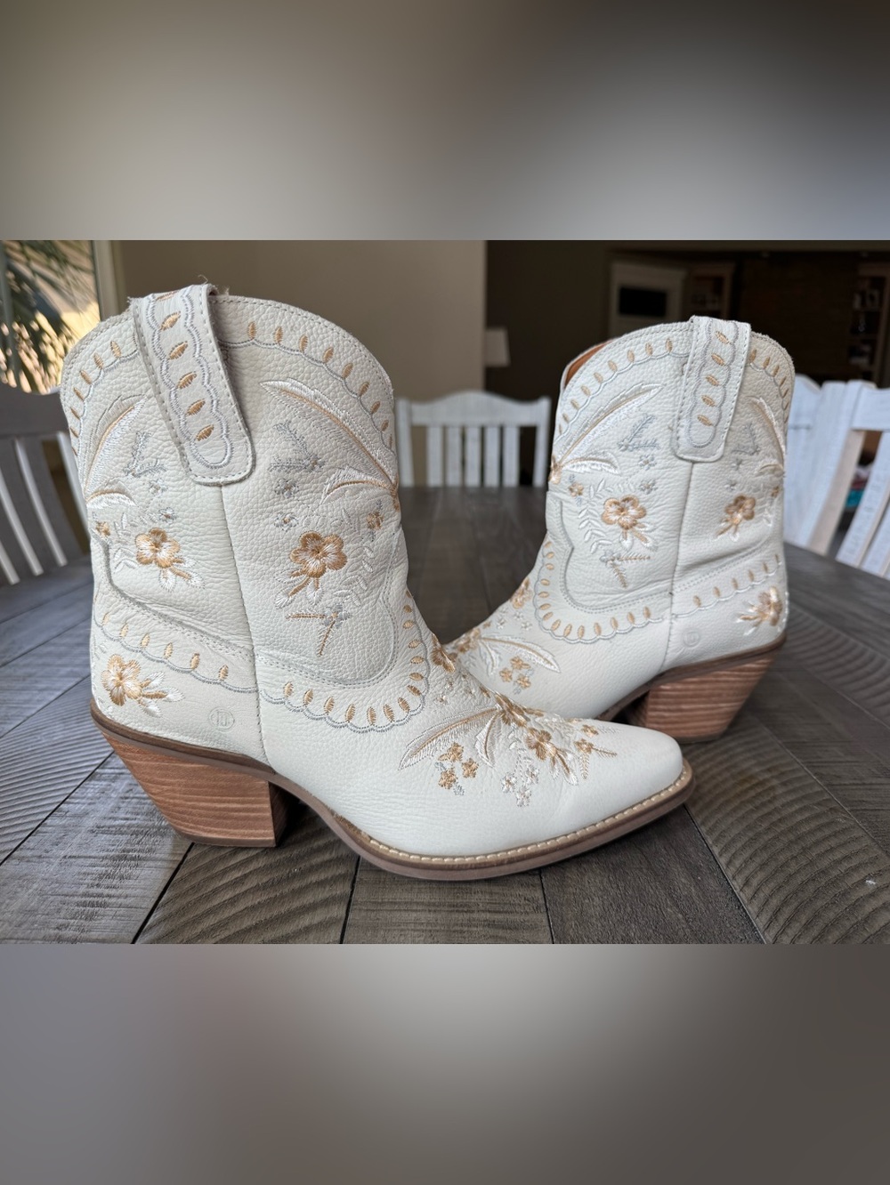 Dingo Primrose Embroidered Western Ankle Booties Women’s Size 9